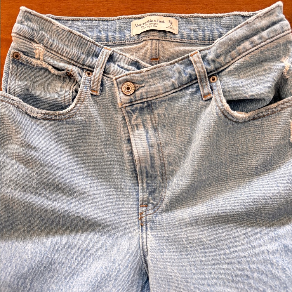 A&F 90’s straight ultra high rise jeans